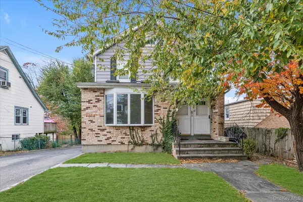 8 Jackson Street, Glen Cove, NY 11542