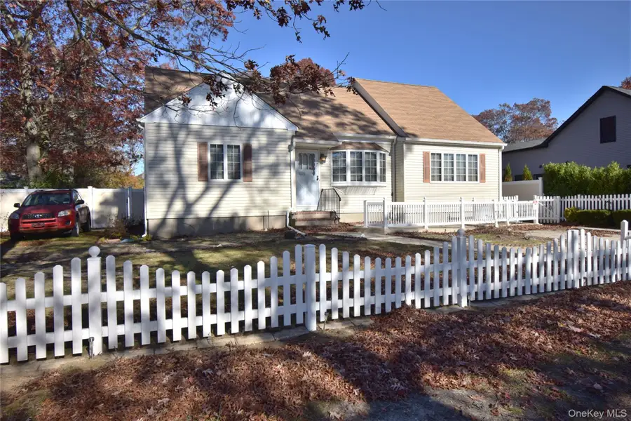 297 Clarice Boulevard, Holbrook, NY 11741 - Image #3