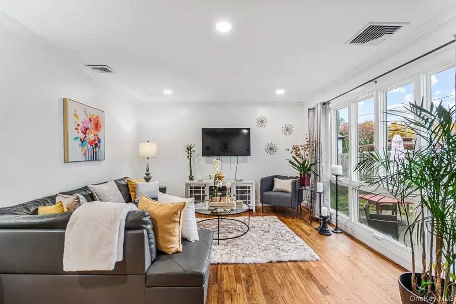 5 Terry Lane, Plainview, NY 11803 - Image #3