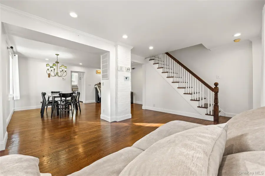 9 Hillside Avenue, Glen Head, NY 11545 - Image #2