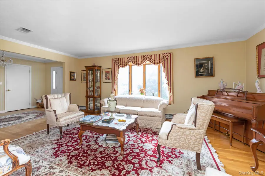 2 Coolidge Avenue #T, Glen Head, NY 11545 - Image #3