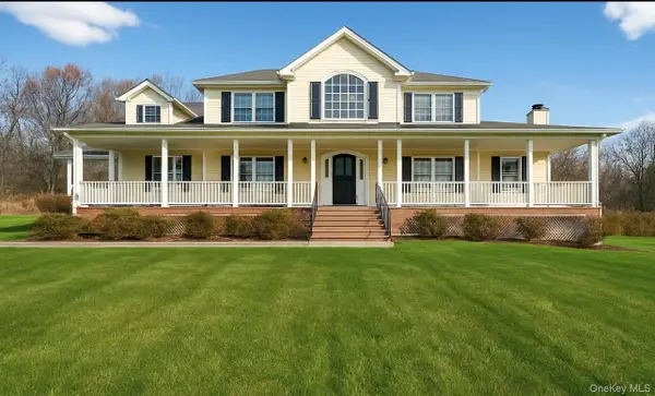 106 Fox Hill Run, Rock Tavern, NY 12575