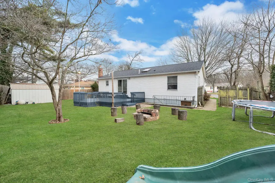 7 Kristin Court, Bay Shore, NY 11706 - Image #3