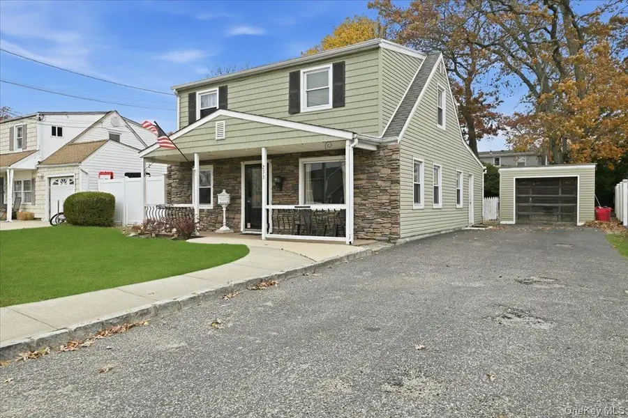 233 S Alleghany Avenue, Lindenhurst, NY 11757 - Image #3