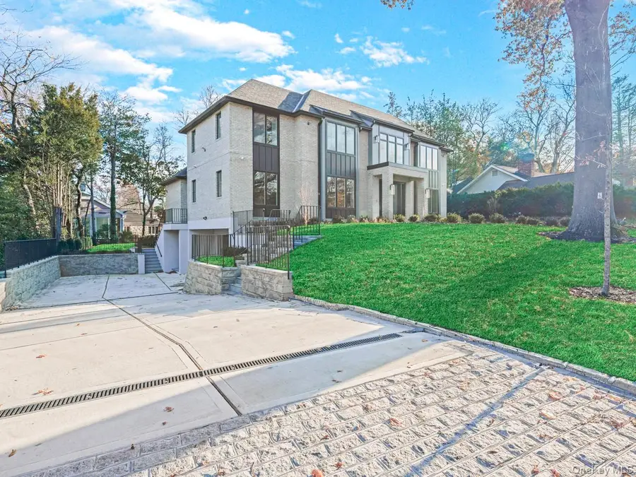 6 Hickory Drive, Great Neck, NY 11021 - Image #2