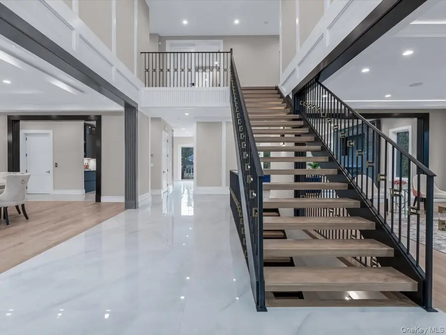 6 Hickory Drive, Great Neck, NY 11021 - Image #3