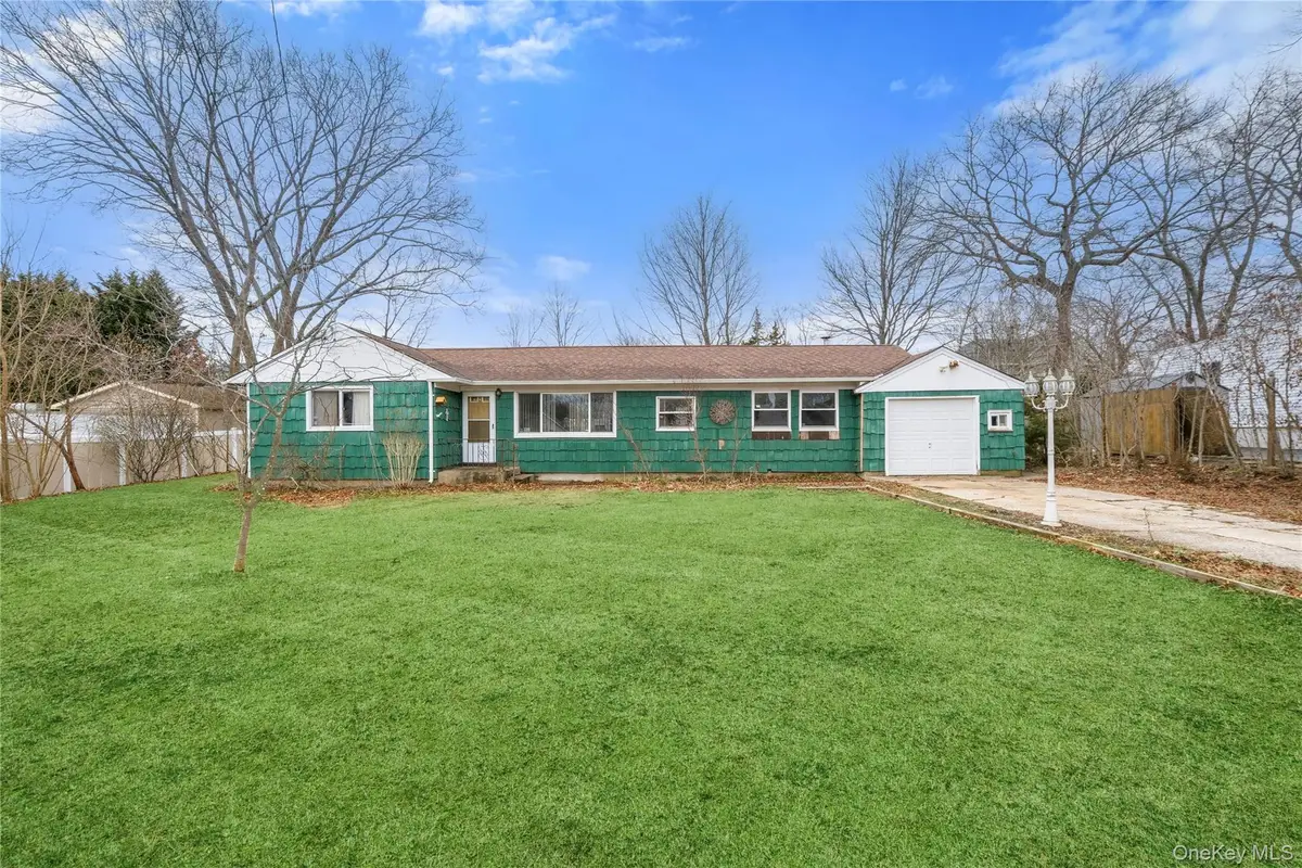 24 Avenue A, Holbrook, NY 11741 - #1