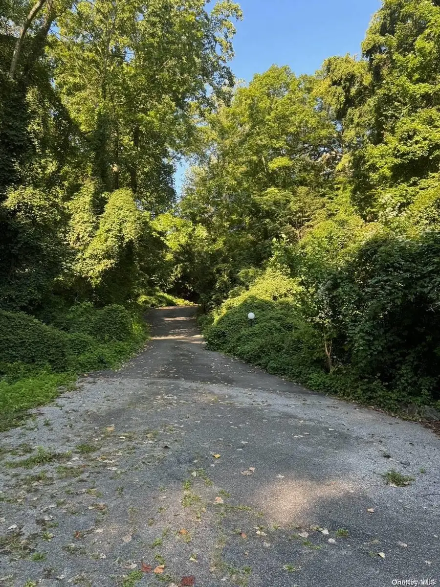 270 Harbor Acres Road, Port Washington, NY 11050 - Image #2