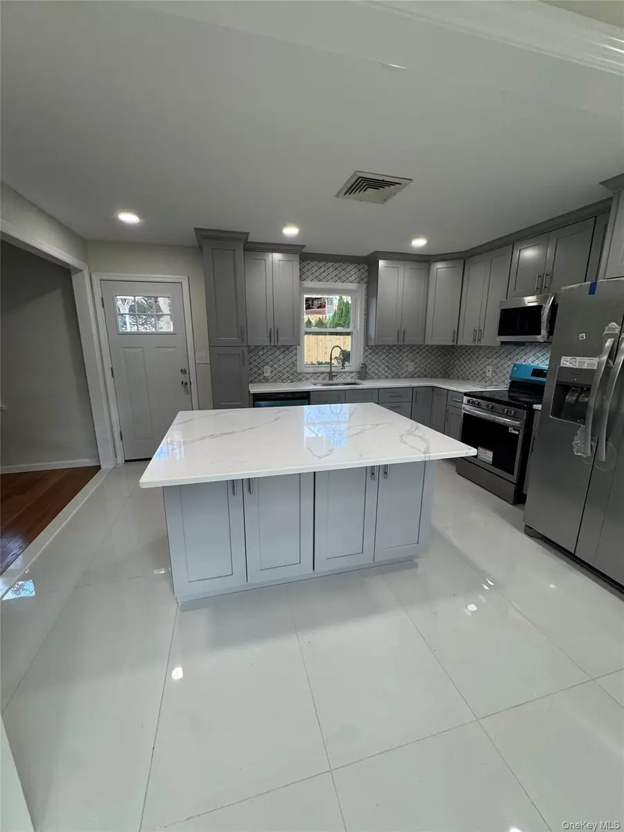 381 Grace Street, Holbrook, NY 11741 - Image #2