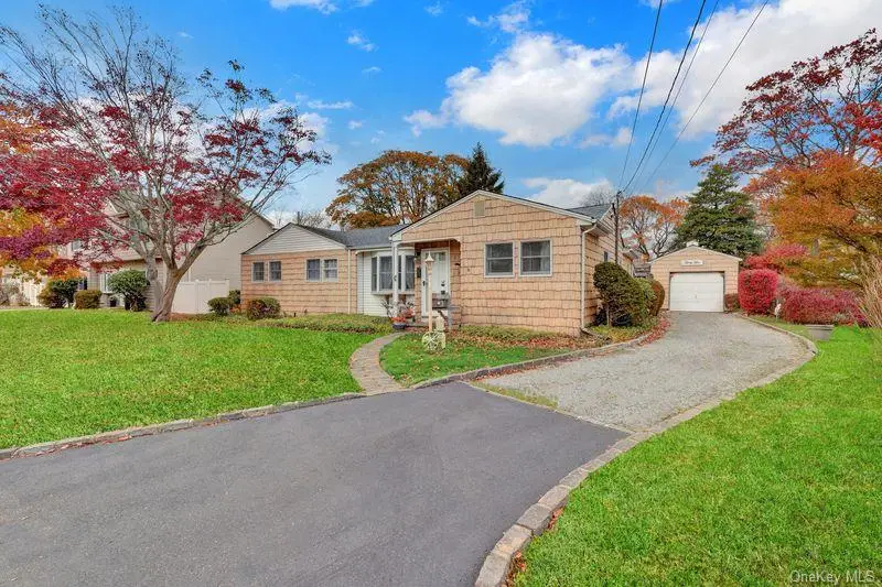 35 19th Avenue, Bay Shore, NY 11706 - Image #2