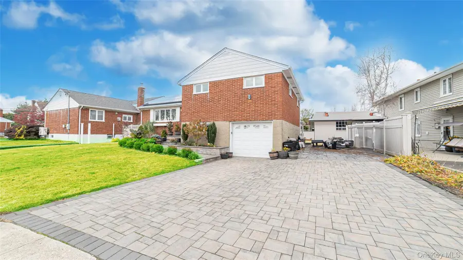 105 7th Street, Hicksville, NY 11801 - Image #2