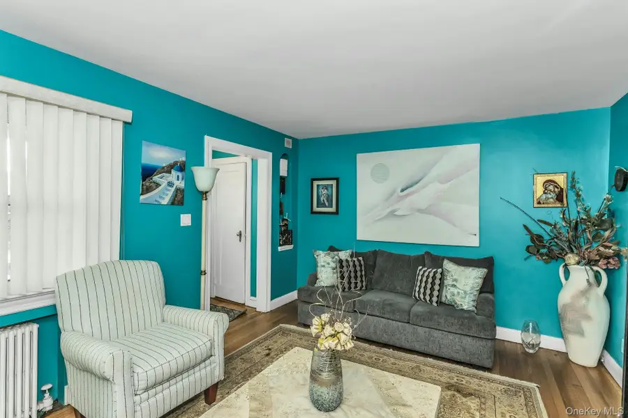 33 Cleveland Street, Valley Stream, NY 11580 - Image #3