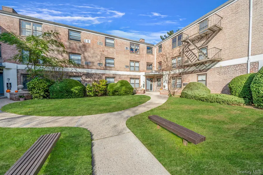 8 Terrace Circle #1G, Great Neck, NY 11021 - Image #2