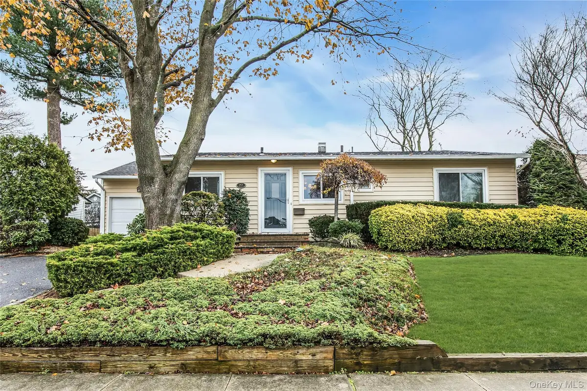 27 Abbey Lane, Plainview, NY 11803 - Image #1