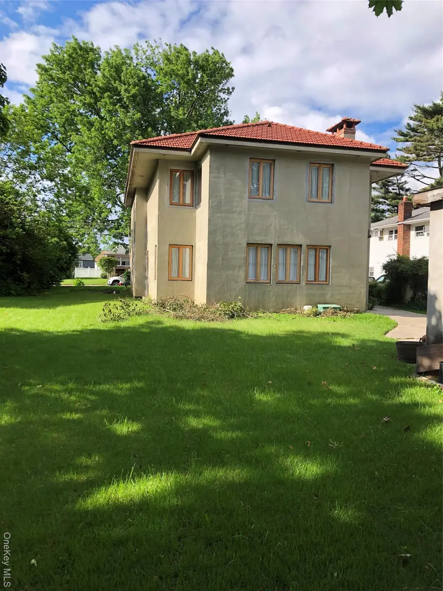 181 Walnut Street, Lynbrook, NY 11563 - Image #2