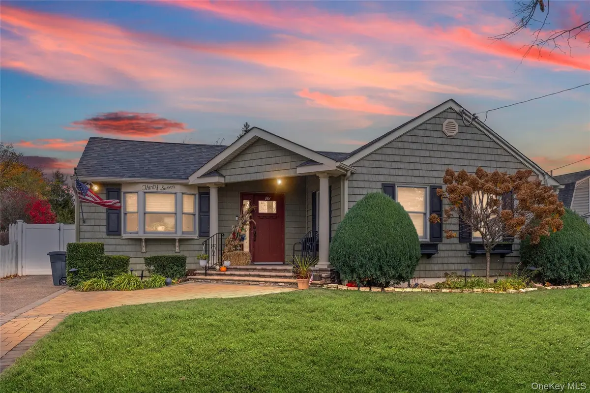 37 Beachwood Drive, Babylon, NY 11702 - Image #1