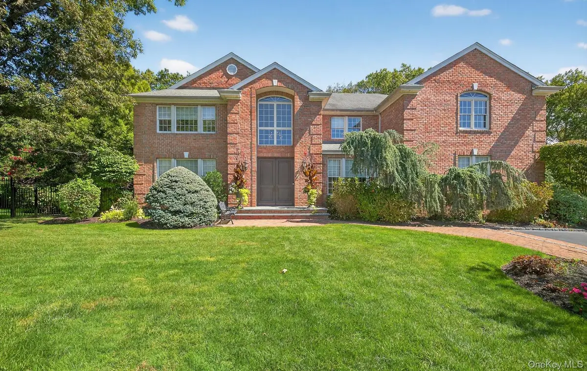 70 Keri Way, Woodbury, NY 11797 - Image #1