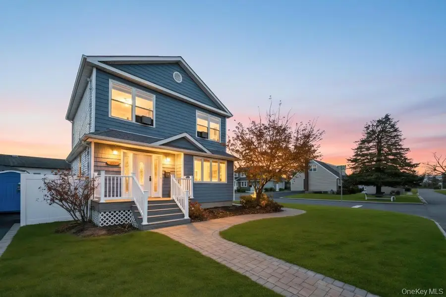 297 Catskill Avenue, Lindenhurst, NY 11757 - Image #3