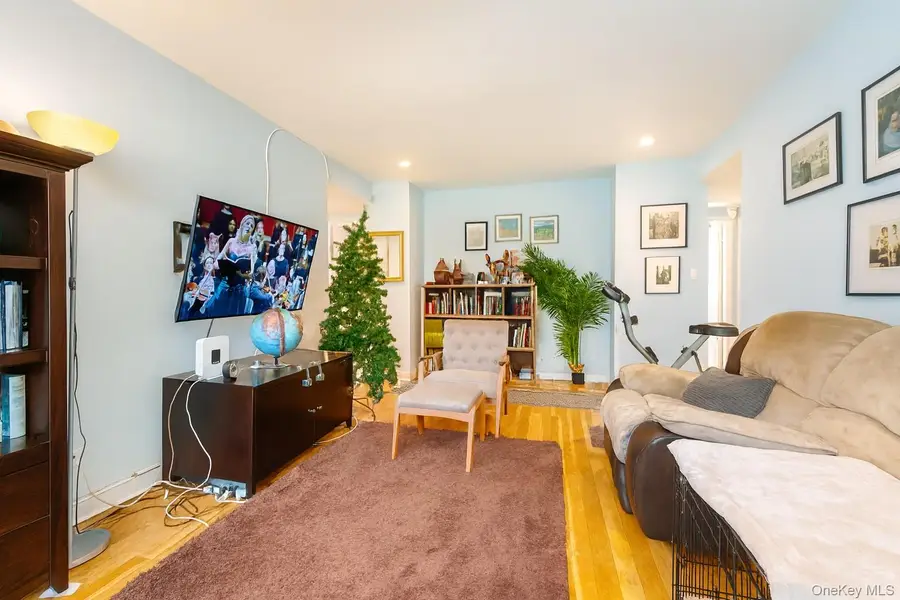 6 West Mill Drive #2D, Great Neck, NY 11021 - Image #3