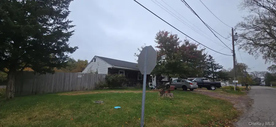 21 Astoria Road, Mastic Beach, NY 11951 - Image #3