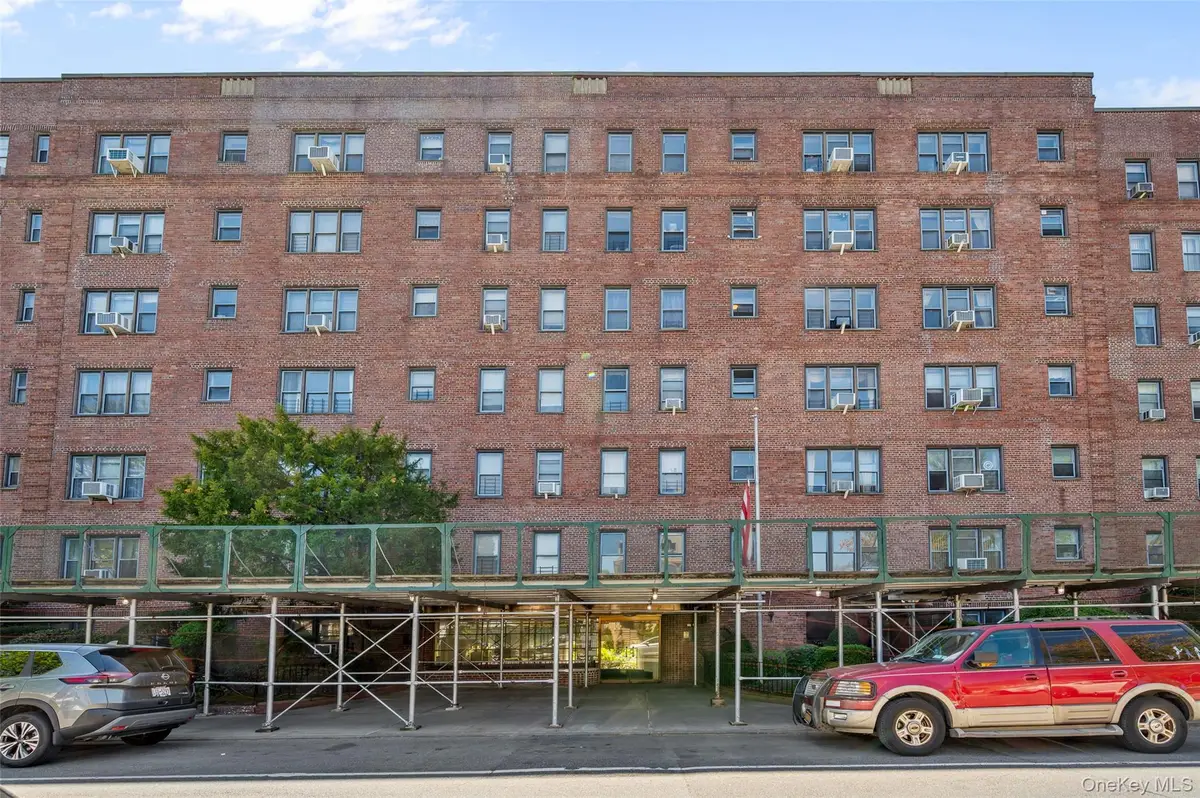 14350 Hoover Avenue #505, Briarwood, NY 11435 - Image #1