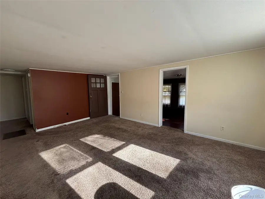 647 S Drury Lane, Rock Tavern, NY 12549 - Image #3