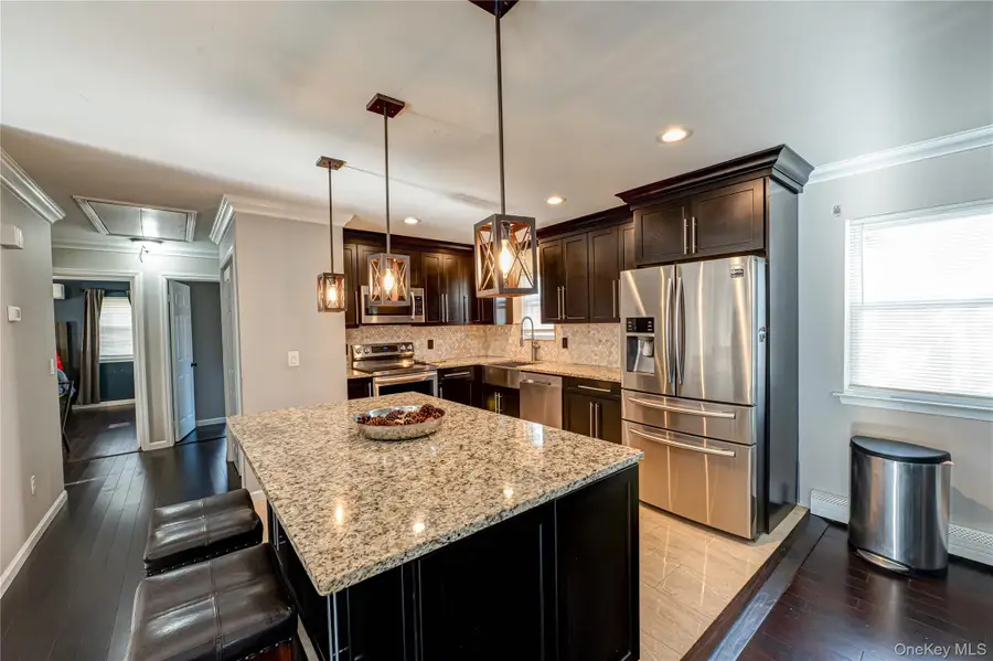 27 Manchester Road, Huntington, NY 11743 - Image #3