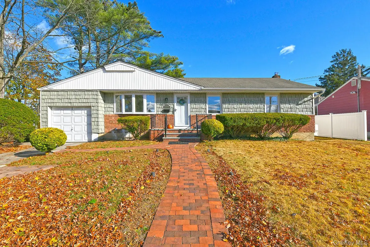 7 Stephen Drive, Farmingdale, NY 11735 - Image #1