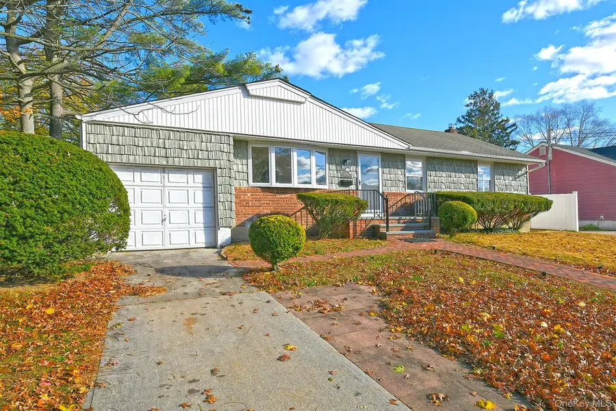 7 Stephen Drive, Farmingdale, NY 11735 - Image #2