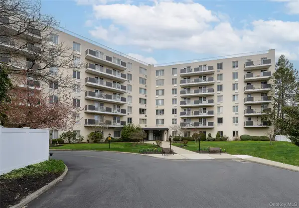 135 Post Avenue #3F, Westbury, NY 11590