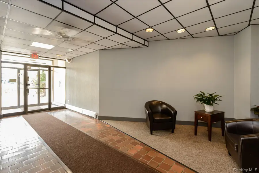 135 Post Avenue #3F, Westbury, NY 11590 - Image #3