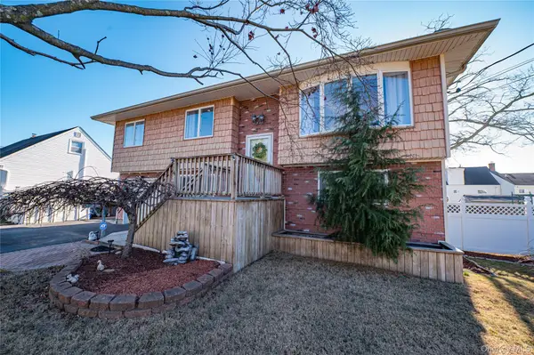 928 Peconic Avenue, West Babylon, NY 11704