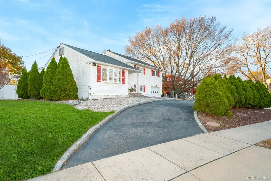 3 Brewster Gate, Massapequa, NY 11758 - Image #2