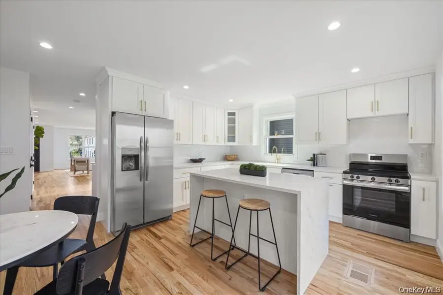 101 Thurton Place, Yonkers, NY 10704 - Image #2