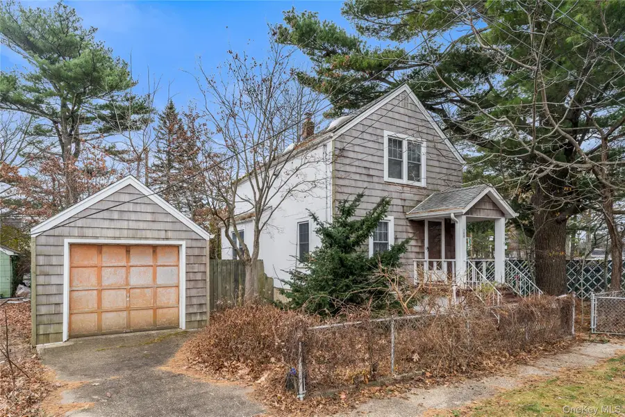 160 Lanier Place, Westbury, NY 11590 - Image #2