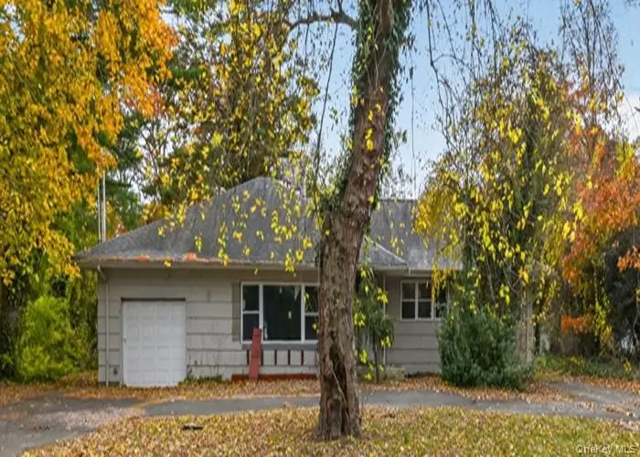 48 E Rogues Path, Huntington Station, NY 11746 - Image #2