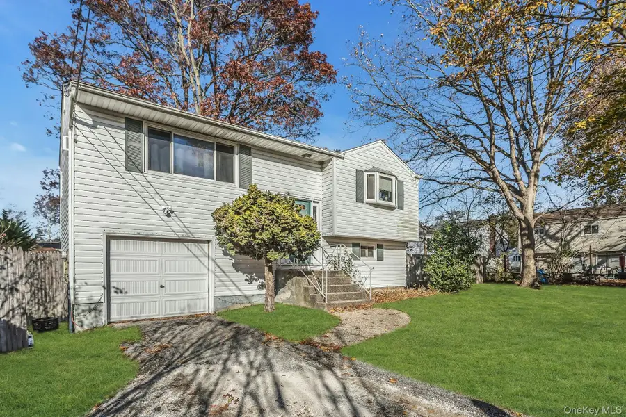 25 Stillwell Street, Huntington, NY 11743 - Image #2