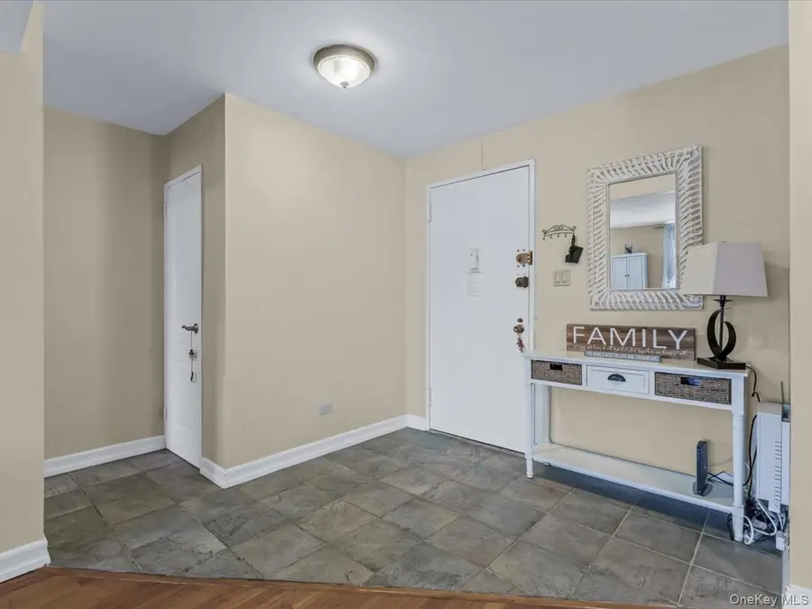 241-20 Northern Boulevard #6M, Little Neck, NY 11362 - Image #2