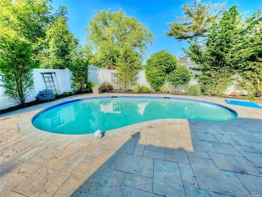 266 Thompson Avenue, Oceanside, NY 11572 - Image #3