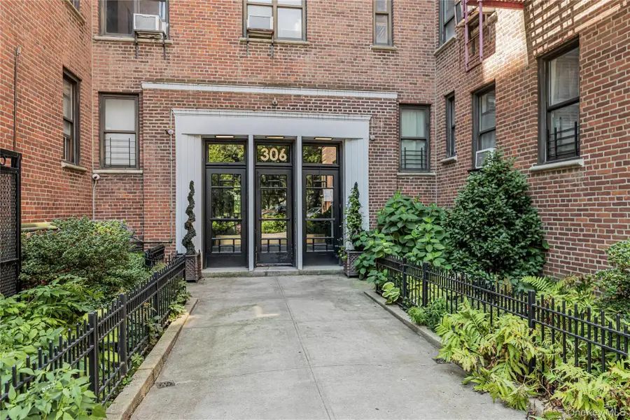 306 E Mosholu Parkway S #1D, Bronx, NY 10458 - Image #2