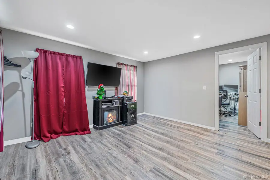 15 Lafayette Drive, Shirley, NY 11967 - Image #3