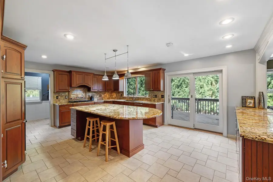 1010 Pine View, New Windsor, NY 12553 - Image #3