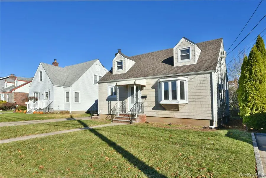 1022 Jackson Avenue, Franklin Square, NY 11010 - Image #3