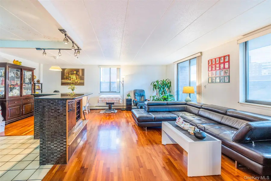 136-24 Maple Ave Avenue #6F, Flushing, NY 11355 - Image #2