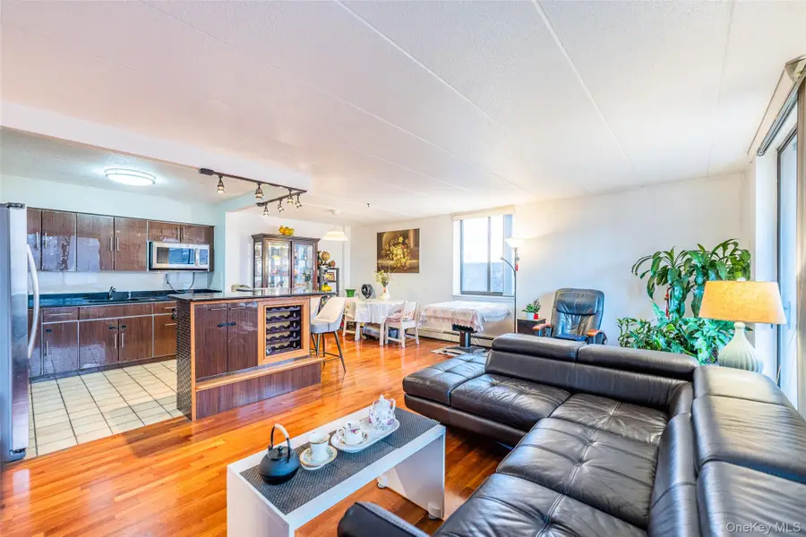 136-24 Maple Ave Avenue #6F, Flushing, NY 11355 - Image #3