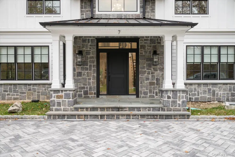 7 Barrington Place, Melville, NY 11747 - Image #3