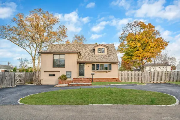 4 Sibley Place, Huntington Station, NY 11746