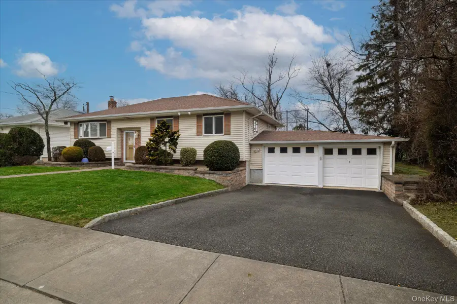 295 Thorn Street, Oceanside, NY 11572 - Image #2