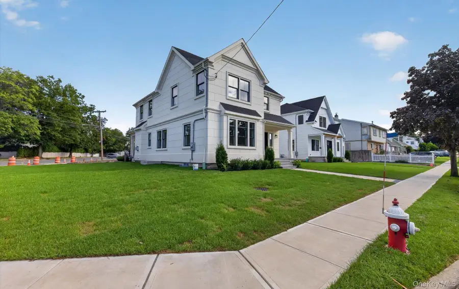 131 Searingtown Road, Albertson, NY 11507 - #2