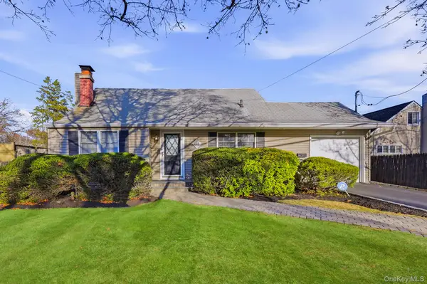 135 E 25th Street, Huntington Station, NY 11746